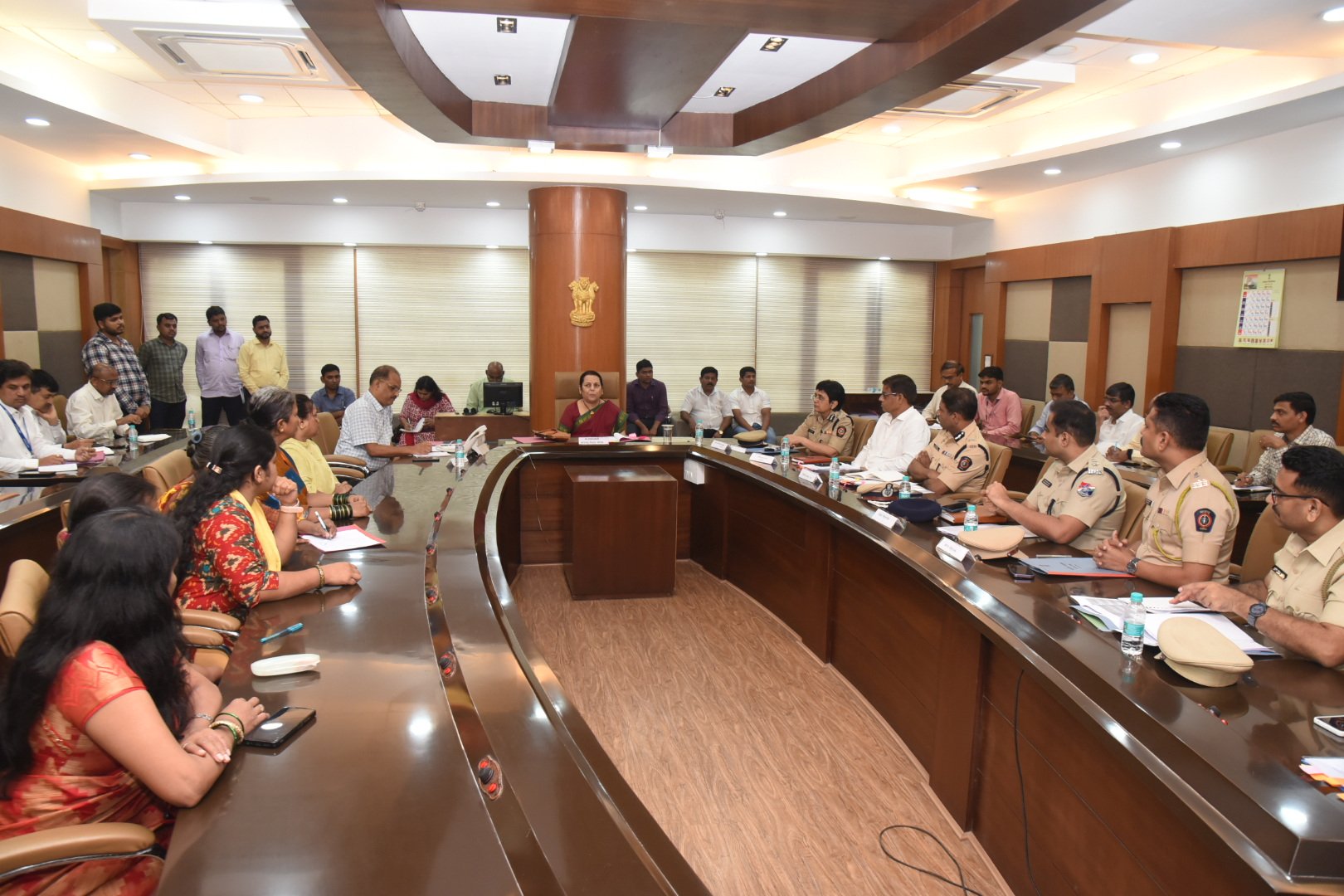 रेल्वेमधील-प्रवासी-महिलांची-सुरक्षा1