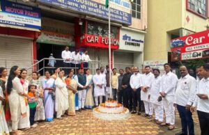 राष्ट्रवादी मध्यवर्ती कार्यालयात शहराध्यक्ष अजित गव्हाणे यांच्या हस्ते ध्वजारोहन करण्यात आले