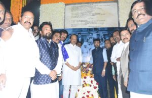 ऐतिहासिक विजयस्तंभास उपमुख्यमंत्री अजित पवार यांचे अभिवादन