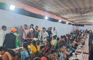 आमदार महेश लांडगे व मित्र परिवाराचे स्नेहभोजन – मांसाहारी व शाकाहारी जेवनाची जय्यत मेजवाणी