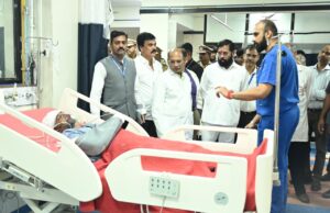 मुंबई-पुणे द्रुतगती महामार्गावर झालेल्या अपघातातील मृतांना ५ लाखांची मदत, जखमींवर मोफत उपचार