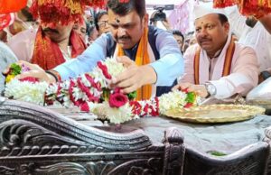 उपमुख्यमंत्री देवेंद्र फडणवीस यांनी घेतले श्री संत ज्ञानेश्वर महाराज यांच्या पादुकांचे दर्शन