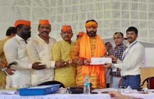 भोसरी विधानसभचे विजयी उमेदवाराला निवडणूक निर्णय अधिकारी रेवणनाथ लबडे यांच्या हस्ते निवडणूक प्रमाणपत्र सुपूर्द..