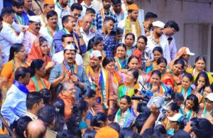 भाजपचा झेंडा नाही, भाजपच्या नेत्यांचे फोटो नाही, मग हा कसला ‘सर्वपक्षीय’ उमेदवार-संतोष दाभाडे