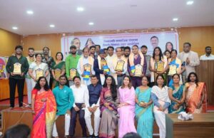 рдкрд░рд┐рд╡рд░реНрддрдирд╡рд╛рджреА рдорд╣рд╛рдХрд╡реА рд▓реЛрдХрд╢рд╛рд╣реАрд░ рд╡рд╛рдордирджрд╛рджрд╛ рдХрд░реНрдбрдХ рдЬрдпрдВрддреА рд╕реЛрд╣рд│рд╛ рдореЛрдареНрдпрд╛ рдЬрд▓реНрд▓реЛрд╖рд╛рдд тАУ рдХрд▓рд╛рд╡рдВрддрд╛рдВрдЪрд╛ рдЧреМрд░рд╡