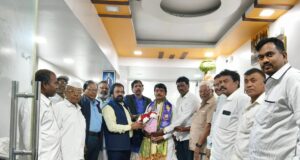 निष्ठावंत रिपब्लिकन कार्यकर्त्यांकडून नवनिर्वाचित नगरसेवक धर्मपाल तंतरपाळे यांचा भव्य सत्कार
