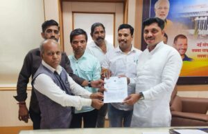 खाजगी झोपडपट्ट्यांवरील ₹४३२० घरकर रद्द करा; सेवा कर पद्धती लागू करण्याची मागणी